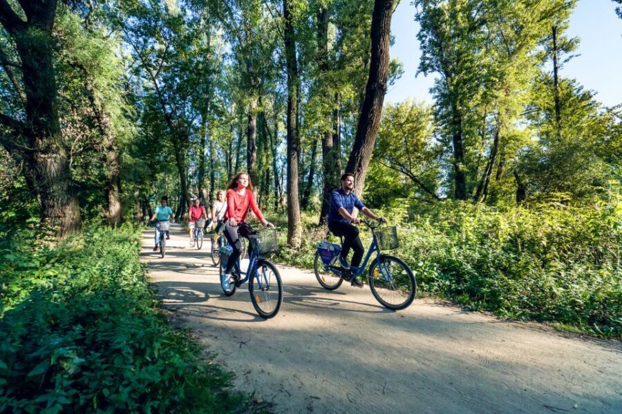 3-Hour Guided Cycling Tour of Warsaw - What the guides do that makes the tour worth it