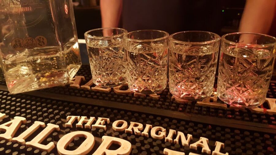 6-10 Vodka Shots Private Tasting Tour at Best Warsaw Bars - Why the food pairing is the smart move