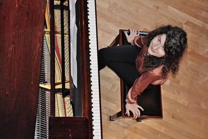 Everyday concerts of Chopin's music at the Old Town in Warsaw - Honey wine break: included drinks that make the night feel Polish