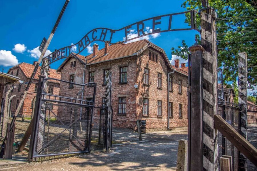 From Warsaw: Guided Tour to Auschwitz-Birkenau and Krakow - Krakow-to-Auschwitz by coach: the transfer stage matters