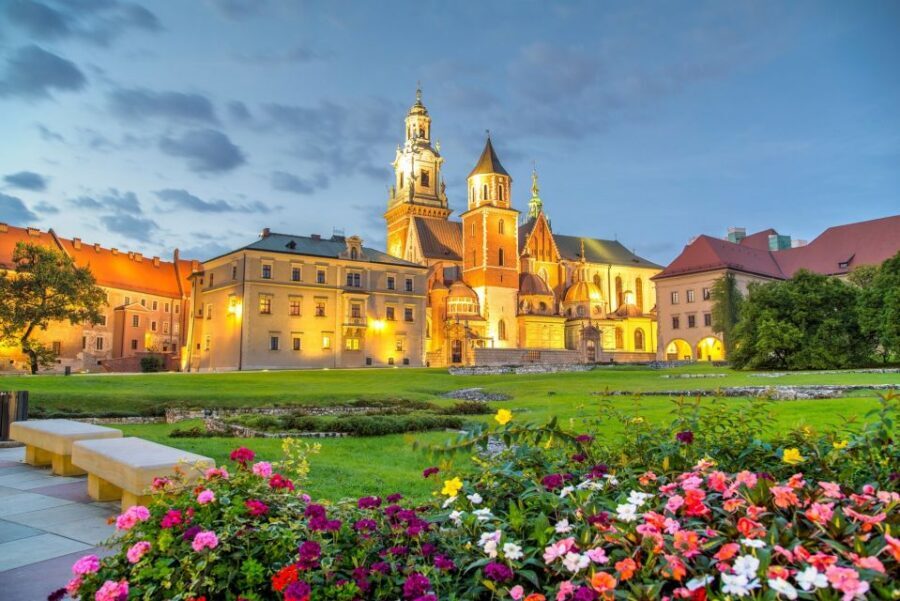 From Warsaw: Krakow Sightseeing Tour by Express Train - Old Town highlights: Cloth Hall, city wall remains, and St. Florian’s Gate