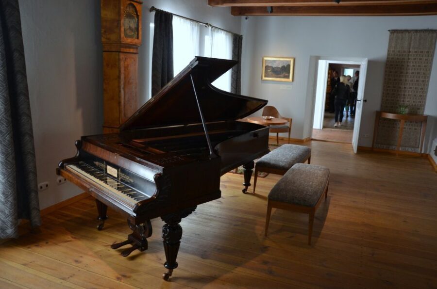 From Warsaw: Tour to Chopin's Birthplace - Żelazowa Wola - How the 6 hours usually feel: a simple plan with smart pacing