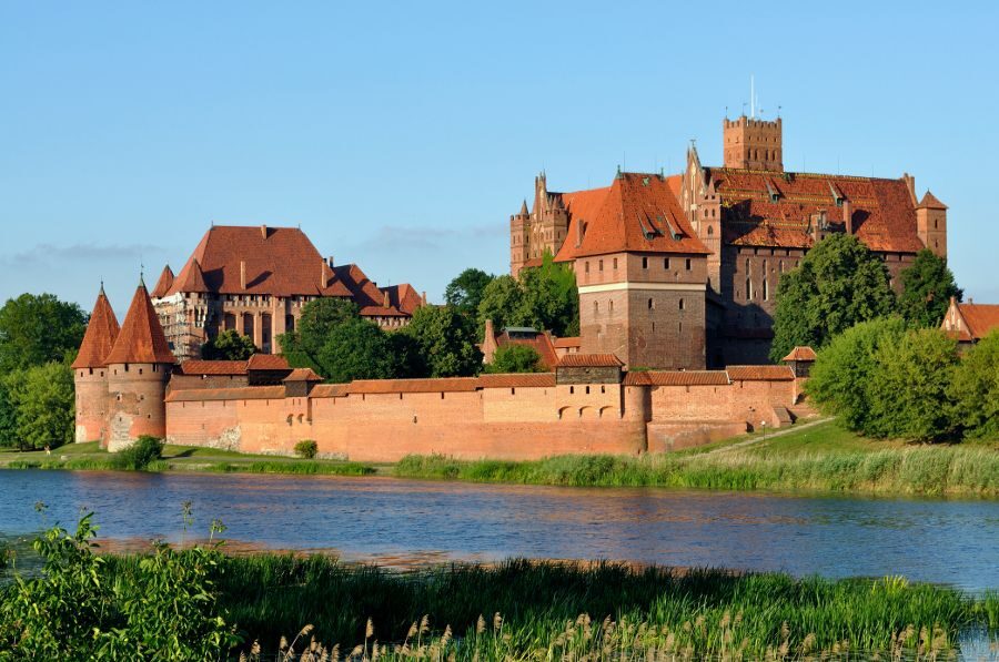 From Warsaw: Tour to Malbork Castle and Gdansk or Sopot - Lunch in a Local Restaurant: Food That Fits a Tight Schedule