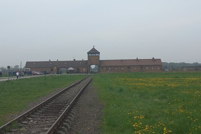 Full-Day Tour From Warsaw to Auschwitz (guided) and Krakow by car - Warsaw to Auschwitz: the early start that sets the tone