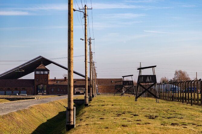 Guided Tour to Auschwitz-Birkenau from Warsaw - Warsaw-to-Kraków: that early train really matters