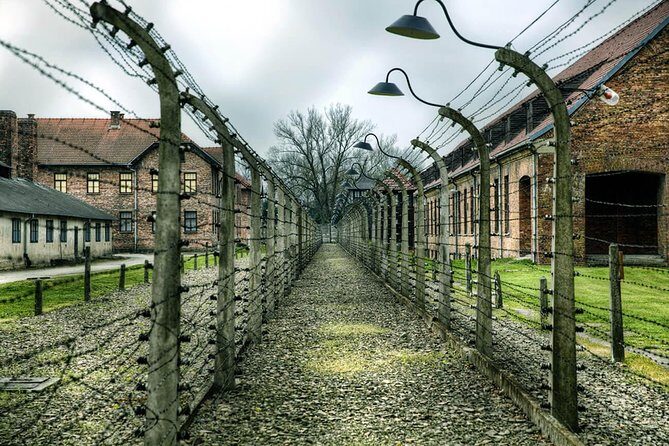 Guided Tour to Auschwitz-Birkenau from Warsaw - The drive to Auschwitz: plan for the waiting time