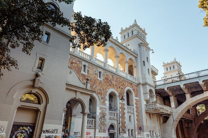 Highlights & Hidden Gems With Locals: Best of Warsaw Private Tour - Krakowskie Przedmiescie and the Presidential Palace area: architecture with context