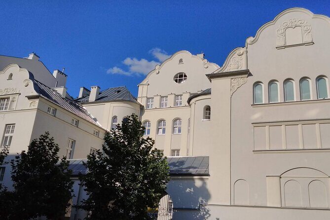 Offbeat Warsaw: Explore the Edgy & Artsy Praga District - Starting at plac Weteranów 1863 Roku, Ending at Bohema (Easy Transit Back)