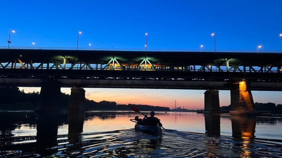 Packrafting kayaking guided tour Vistula river Warsaw Poland - Safety and balance: how hard is it really?