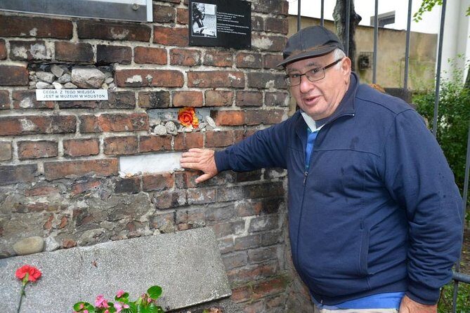 Private Tour: Warsaw's Jewish Heritage by Retro Fiat - Jewish Cemetery and the Ghetto Heroes Monument