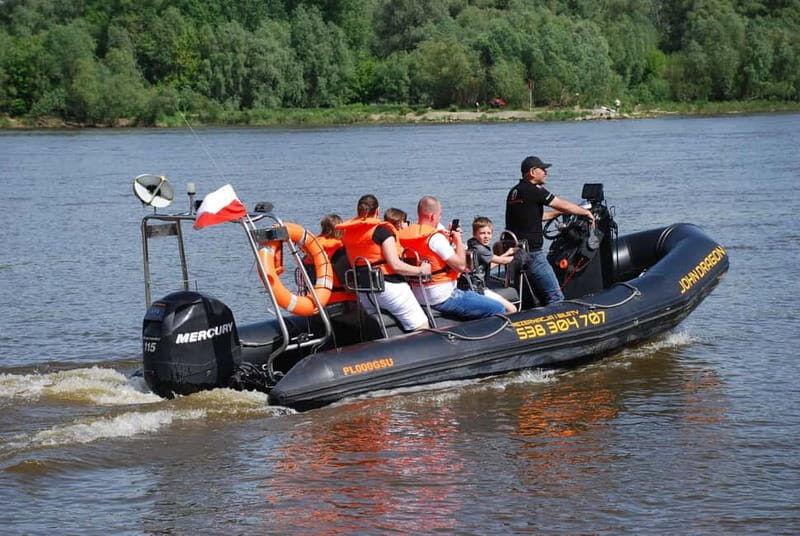 Warsaw: Adrenaline Ride on the Vistula River (Wisła) - The Calm-to-Chaos Moment: How the Captain Builds Up the Adrenaline