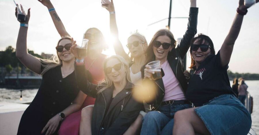 Warsaw: Boat Party with Unlimited Drinks &VIP Club Entrance - Key points at a glance