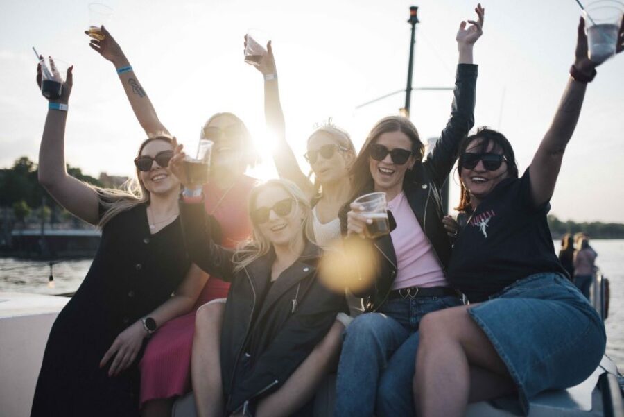 Warsaw: Boat Party with Unlimited Drinks &VIP Club Entrance - Live DJ, drinking games, and how to keep it fun