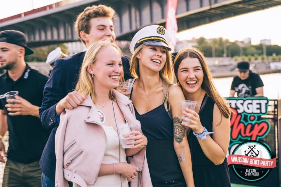 Warsaw: Boat Party with Unlimited Drinks &VIP Club Entrance - The 2-hour pub crawl after the boat