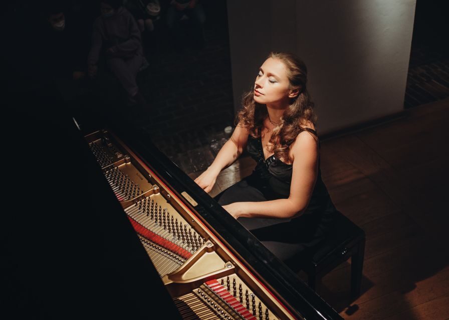 Warsaw: Chopin Concert in the Old Town - The Mead and Apple Juice Intermission: A Small Taste of Poland
