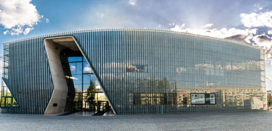Warsaw: City Highlights Tour with hotel Pick up /Drop Off - Łazienki Park and the Palace on the Isle: Warsaw’s Postcard Meets Real Context