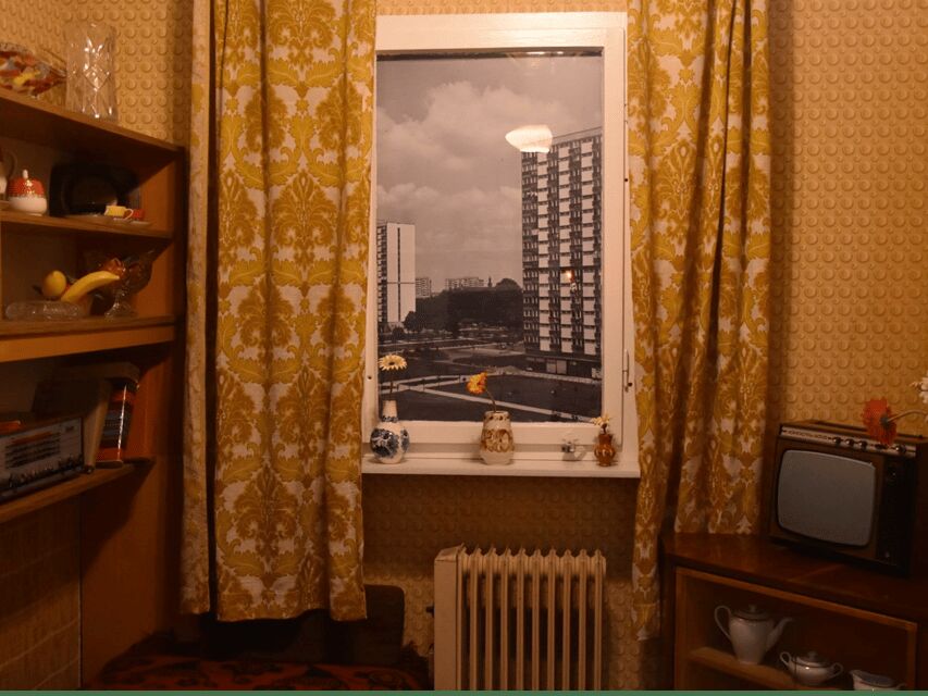 Warsaw: Communism Tour in an Original Socialist Van - What the Best Guides Do: Łukasz, Lucas, and Mario Make It Click