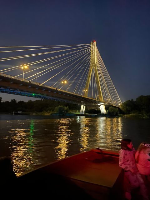 Warsaw: Evening Vistula Cruise with Welcome Drink - Museum of Modern Art Warsaw: a contrast in the city glow
