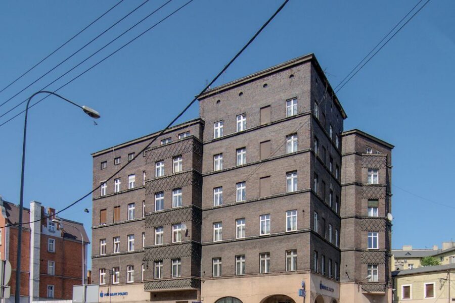 Warsaw: Ghetto, Jewish Cemetery & POLIN Museum Private Tour - The 3-hour option adds Muranów’s Jewish Cemetery: a place you can’t rush