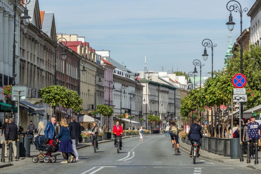Warsaw: Highlights Guided Retro Bus Tour - A break at Wedel Chocolate Lounge: short, sweet, and included
