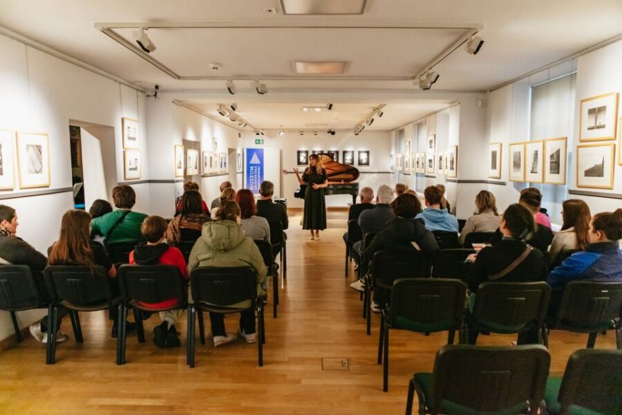 Warsaw: Live Chopin Piano Concert - Pianists, performances from memory, and the intimate audience vibe