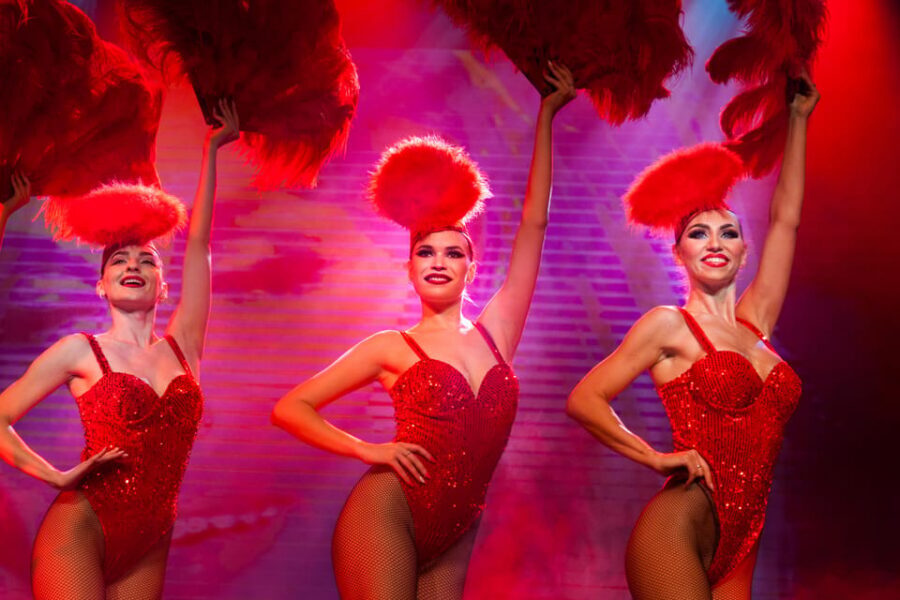 Warsaw: Live Show at Sabat Theatre - Costumes you can’t ignore: feathers, rhinestones, sequins