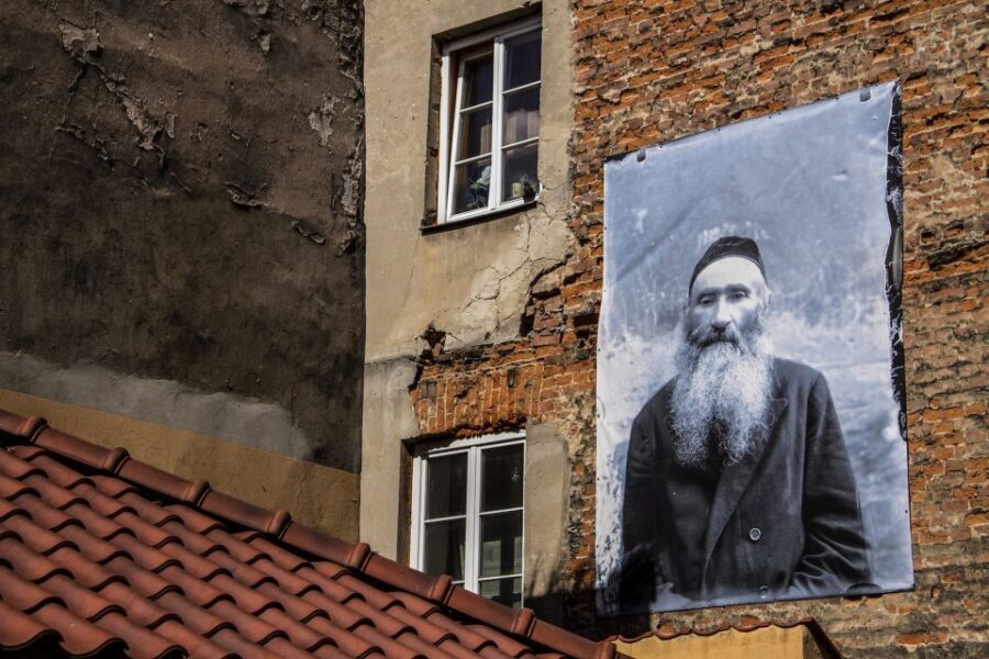 Warsaw: Majdanek Concentration Camp & Lublin Guided Day Tour - Your English guide and the tone of the day