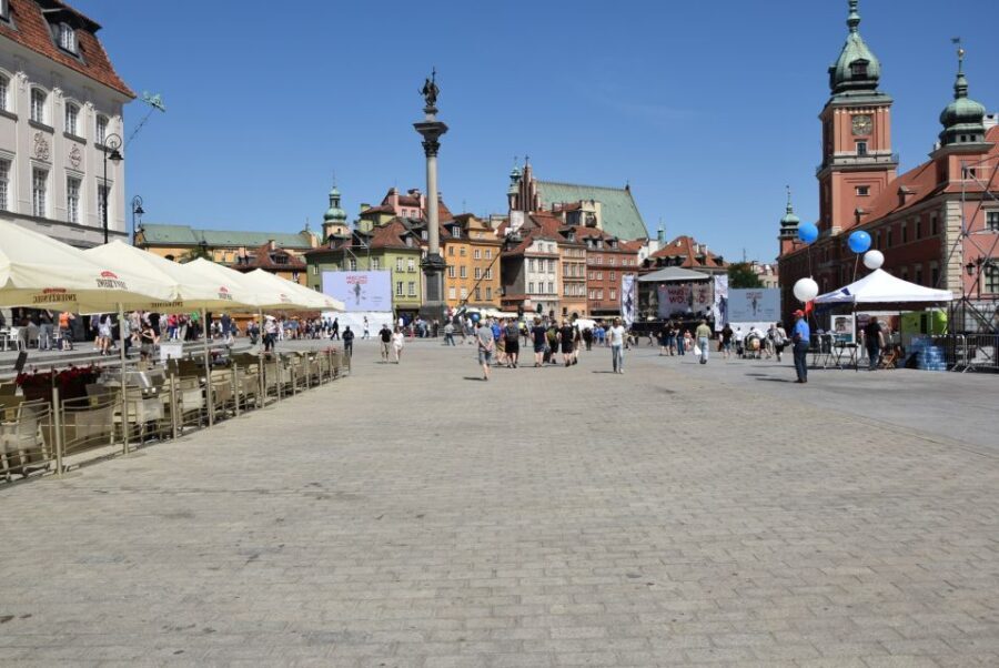 Warsaw: Old Town Guided Walking Tour - Ghetto boundary markers and the Ghetto Wall Monument: remembering 1943