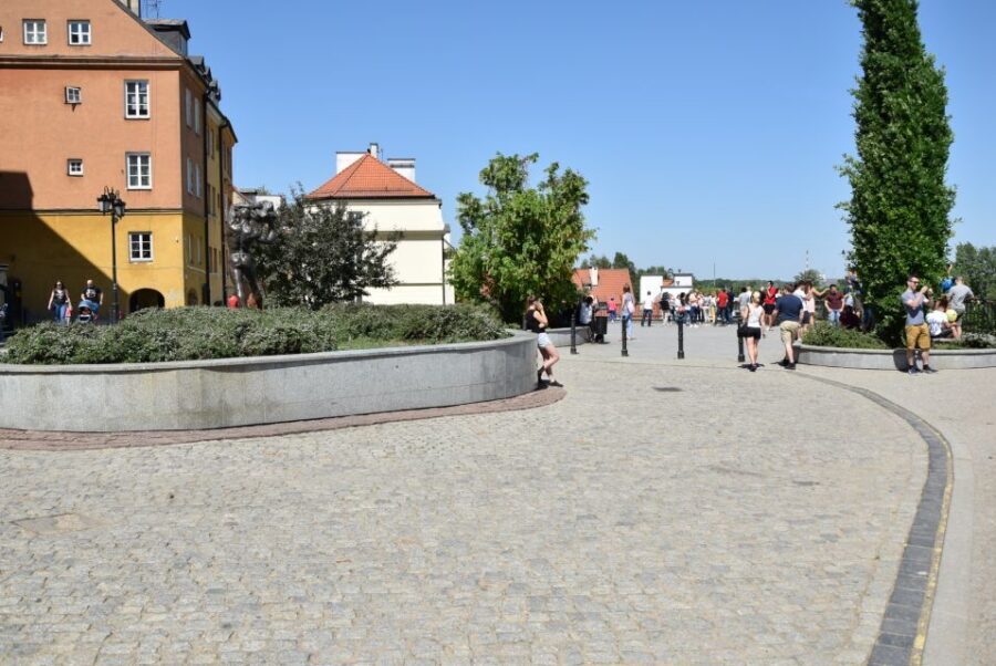 Warsaw: Old Town Guided Walking Tour - Old Town viewing terrace: the river-and-city perspective