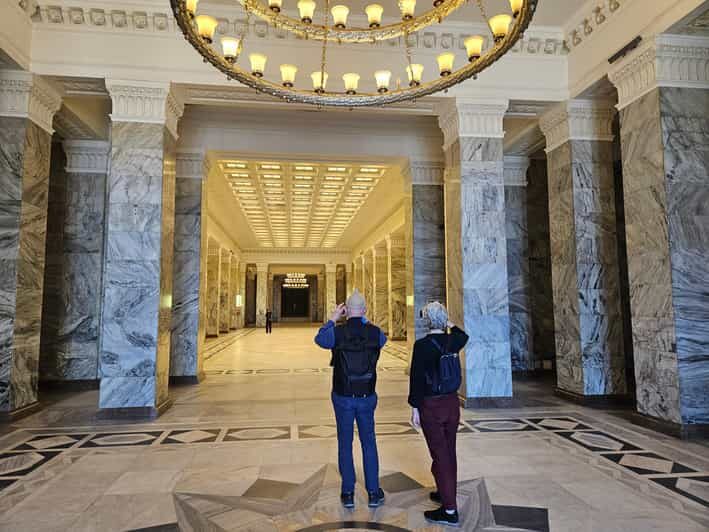 Warsaw: Palace of Culture and Science Guided Tour - Break time and free time: using the itinerary wisely at the second viewpoint