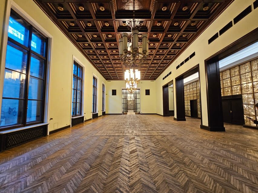 Warsaw: Palace of Culture and Science Guided Tour - The 30th-floor observation deck: the reason many people book