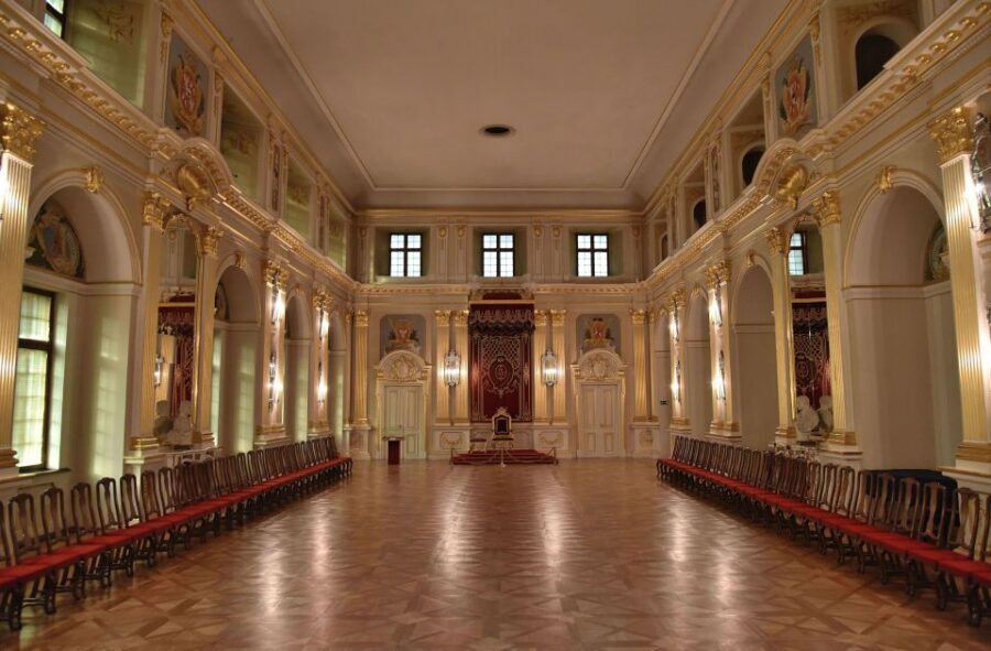 Warsaw: Skip-the-Line Royal Castle Guided Tour - Meeting at Plac Zamkowy and getting oriented fast