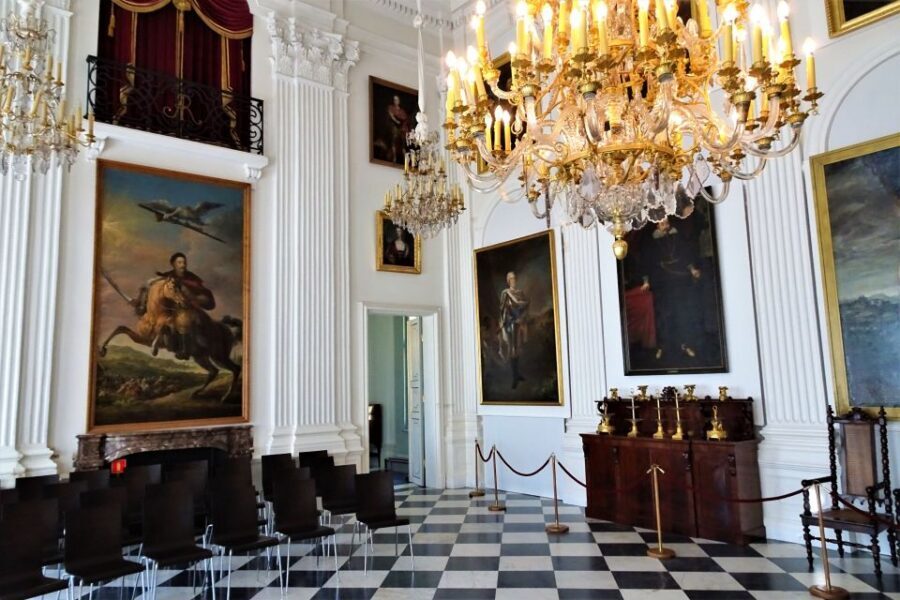 Warsaw: Skip-the-Line Wilanow Palace & Gardens Private Tour - Private guide pacing and language: why it changes everything