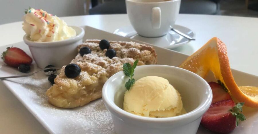 Warsaw: Traditional Food Tour with Old Town Sightseeing - The first restaurant stop: Polish cuisine in a nutshell, served course-style