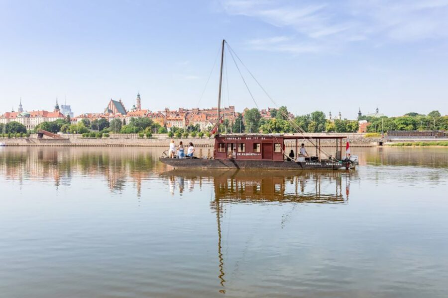 Warsaw: Traditional Galar Cruise on The Vistula River - The Cruise Path: From Bridges to Old Town in One Smooth Hour