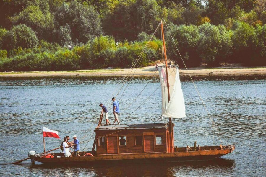 Warsaw: Traditional Galar Cruise on The Vistula River - Old Town Approaches: Royal Castle, Copernicus Planetarium, and the Mermaid Statue