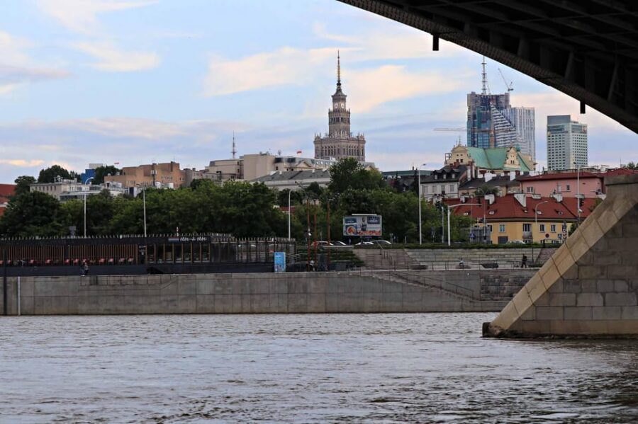 Warsaw: Vistula River Cruise with Your Music & City Views - Getting the most out of your photos in 55 minutes