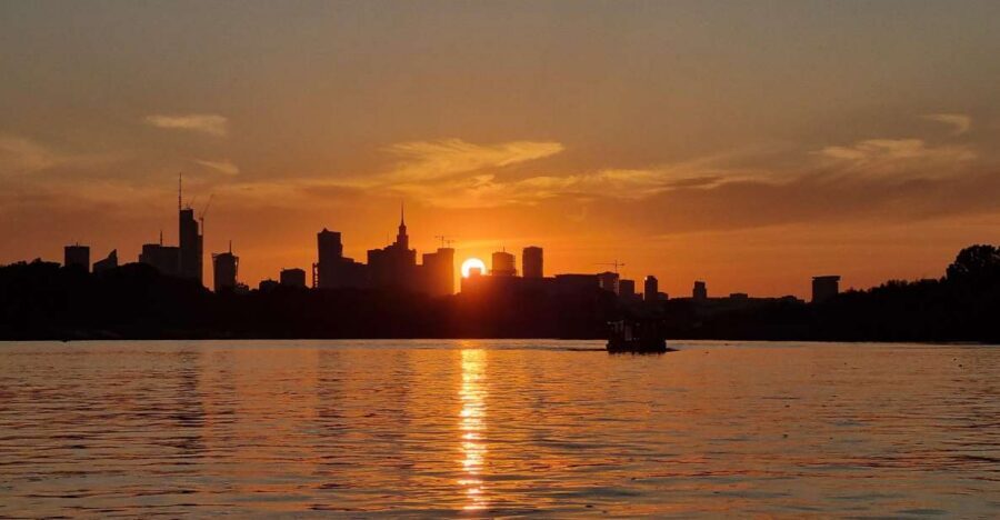 Warsaw: Vistula River Sunset Cruise with Welcome Drink - Why a Warsaw Vistula Sunset Cruise at Golden Hour Works