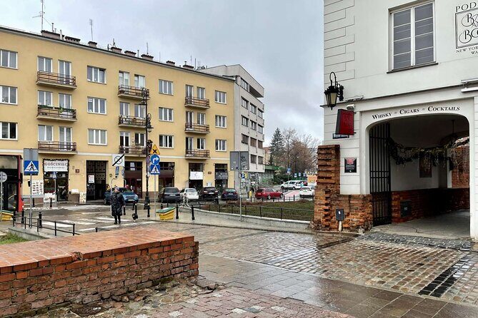 Warsaw's Old Town A Self-Guided Audio Tour - Jan Kiliński: the shoemaker statue you shouldn’t skip