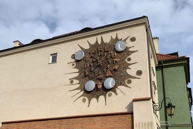 Warsaw's Old Town A Self-Guided Audio Tour - Castle Square again, and the idea of a city that fights back