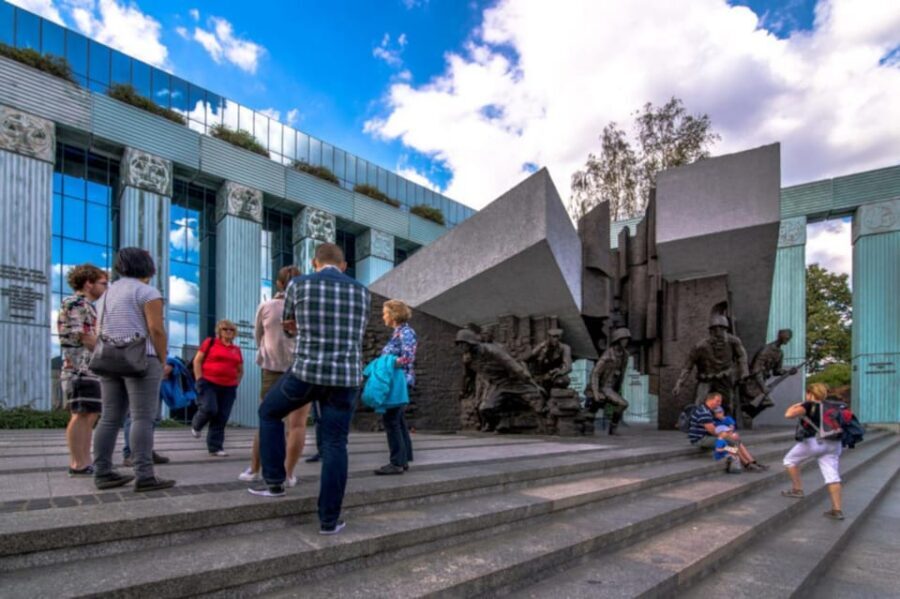 World War 2 in Warsaw walking tour in English - Former Nazi German District and Adolf Hitler Square: Reading Power in the Streets