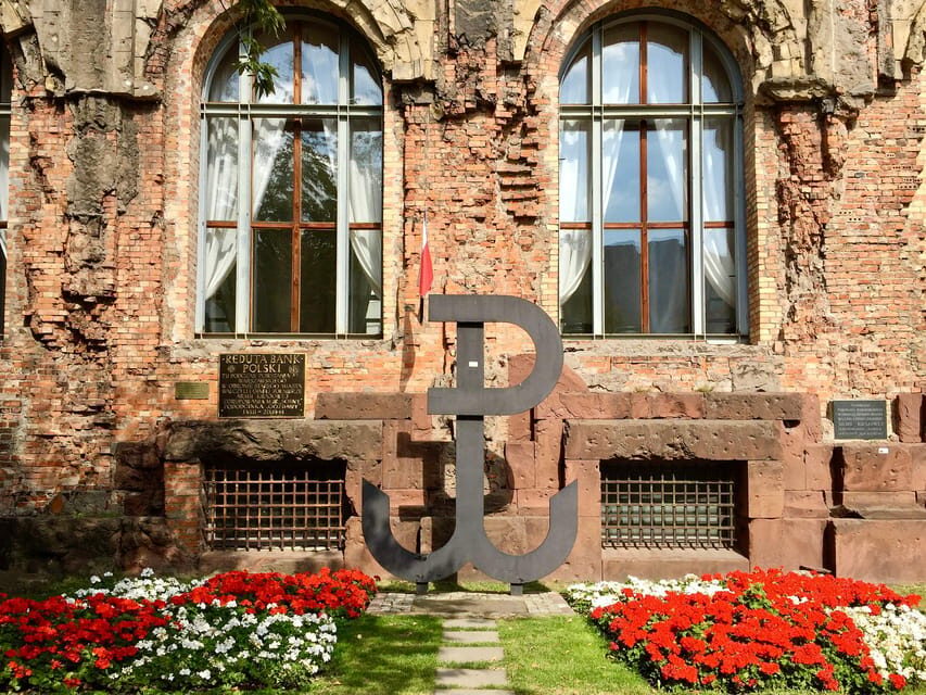 World War 2 in Warsaw walking tour in English - Execution Sites and 1944 Polish Resistance Strongholds