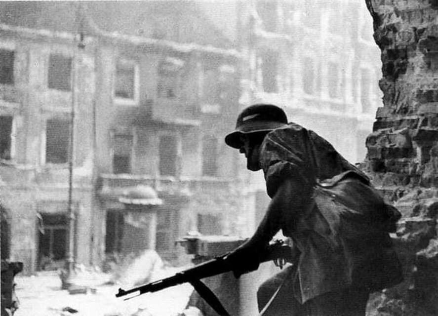 World War 2 in Warsaw walking tour in English - How Guides Use Photos, Family Stories, and the Human Scale
