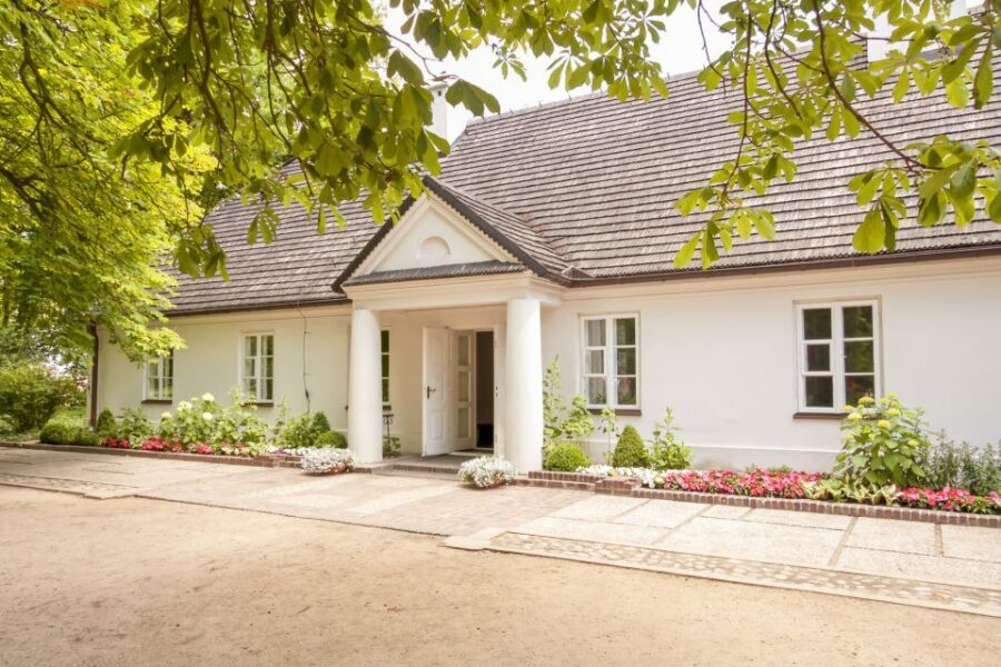 Zelazowa Wola: Frederic Chopin Half-Day Private Tour - Inside Chopin’s birthplace museum: manor rooms, period details, and early manuscripts